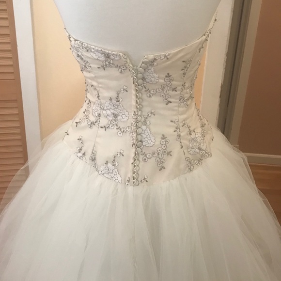 Nancy Issler Silk Tulle Beaded Wedding Gown - Picture 5 of 7